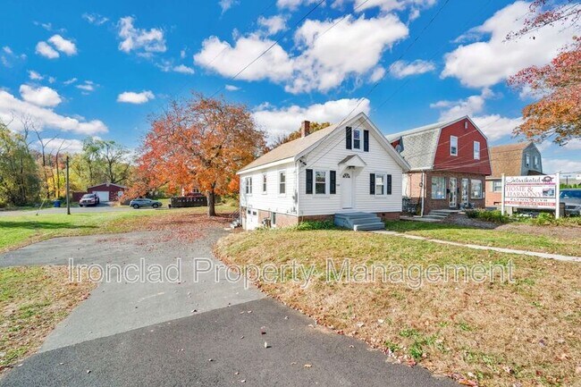 Building Photo - 1208 Farmington Ave