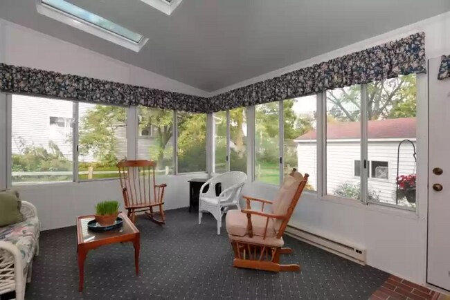 Foto del edificio - 3402 Burke Ave