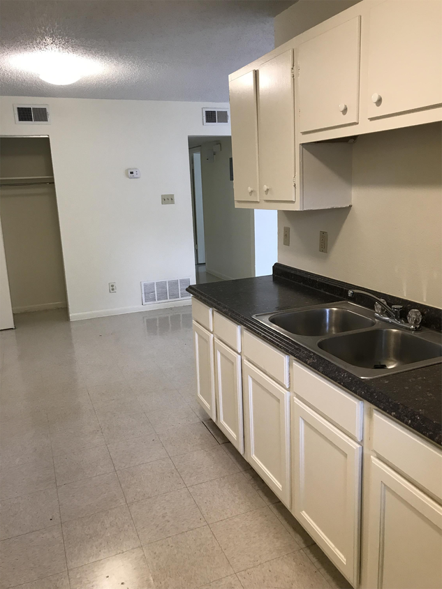 Primary Photo - 1025 Sutton Dr