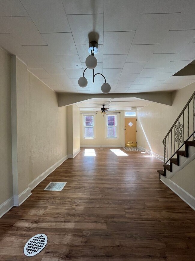 Building Photo - Spacious 4BD / BA House in Franklintown!