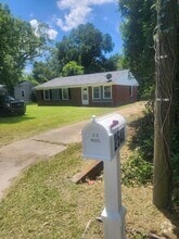 Building Photo - 2540 Cherokee Dr