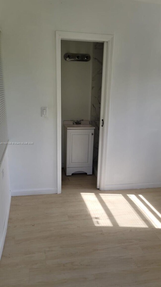 Foto del edificio - 1042 NW 49th St