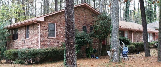 Building Photo - 1359 Holly Ln NE