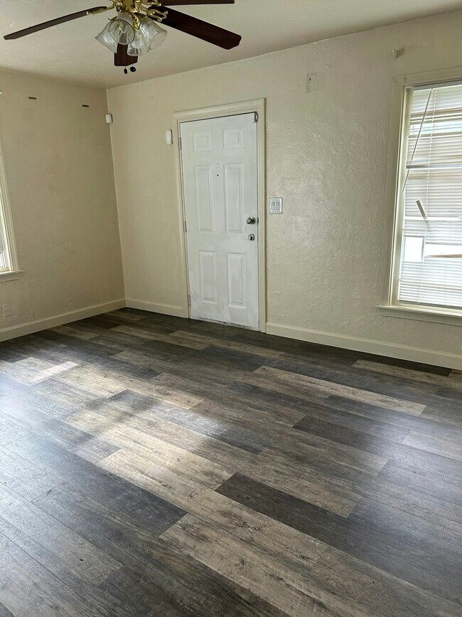 Foto del edificio - 4608 St James Ave