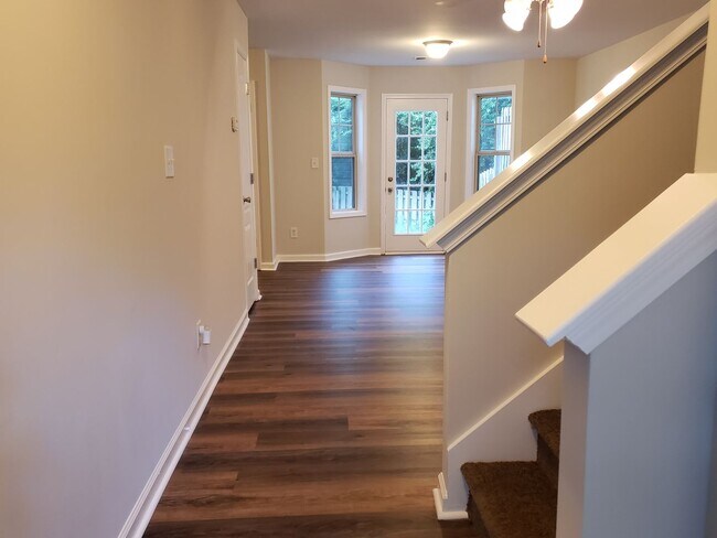 Building Photo - 2BR Townhouse in Canton