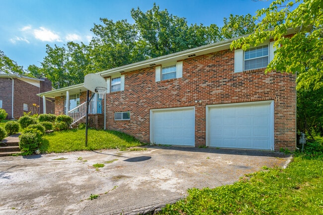 Building Photo - 12 Sandra Dr