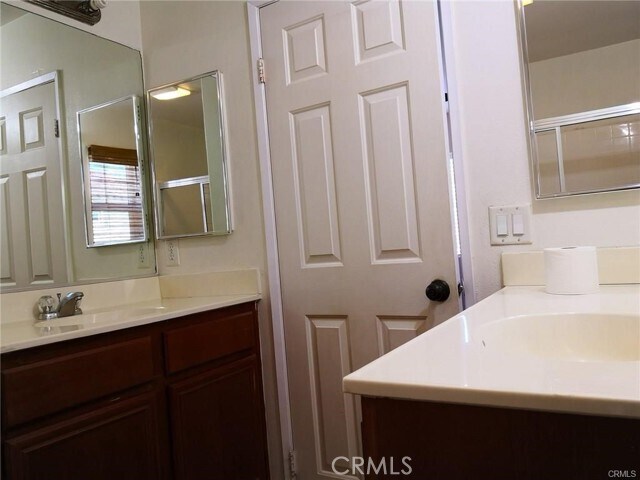 Foto del edificio - 25850 Iris Ave