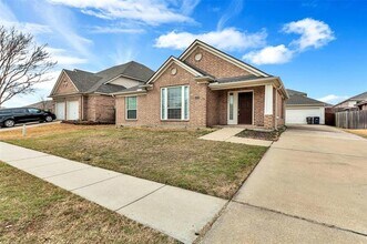 Building Photo - 10209 Fossil Valley Dr