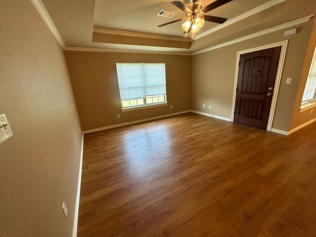 Building Photo - RENT READY! Super nice 3 bed 2 bath duplex...