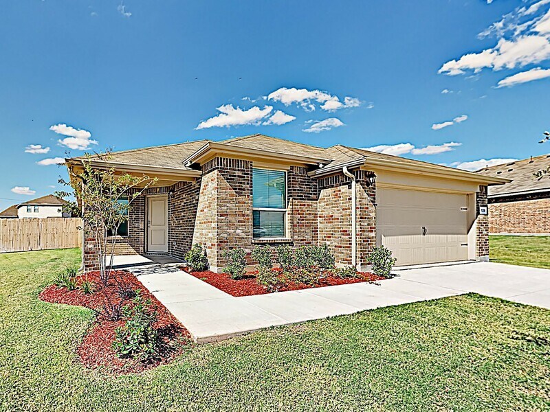 Primary Photo - 528 Foxhunter St