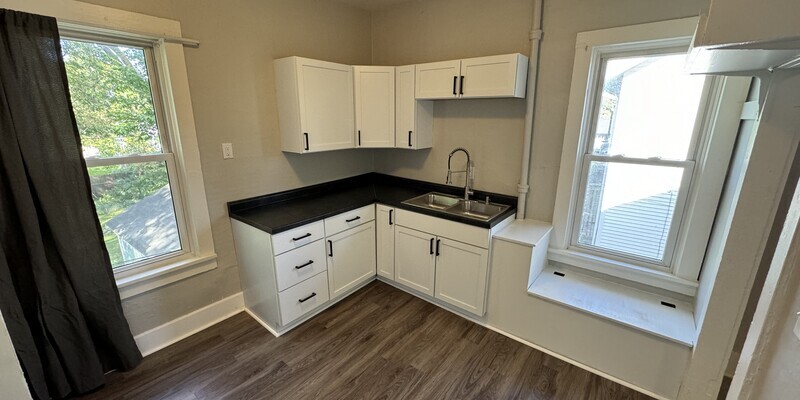 Foto principal - 616 W College Ave