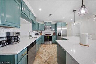 Building Photo - 2473 Poinciana St