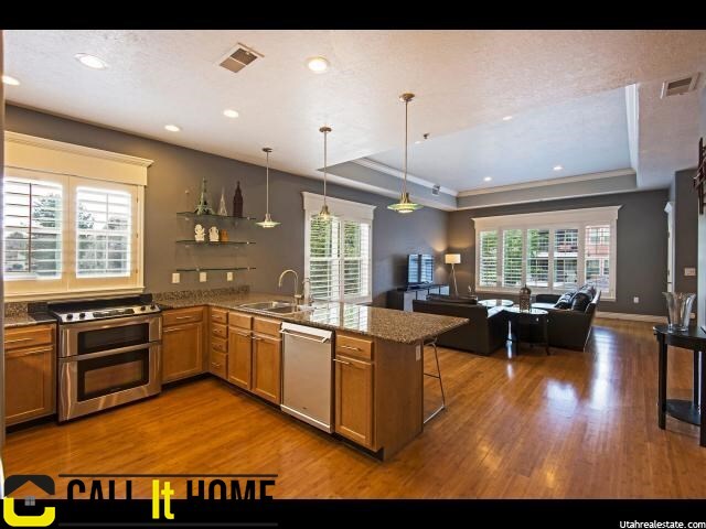 Foto principal - 3075 E Kennedy Dr