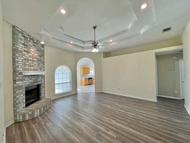 Building Photo - Viewable March 15th!