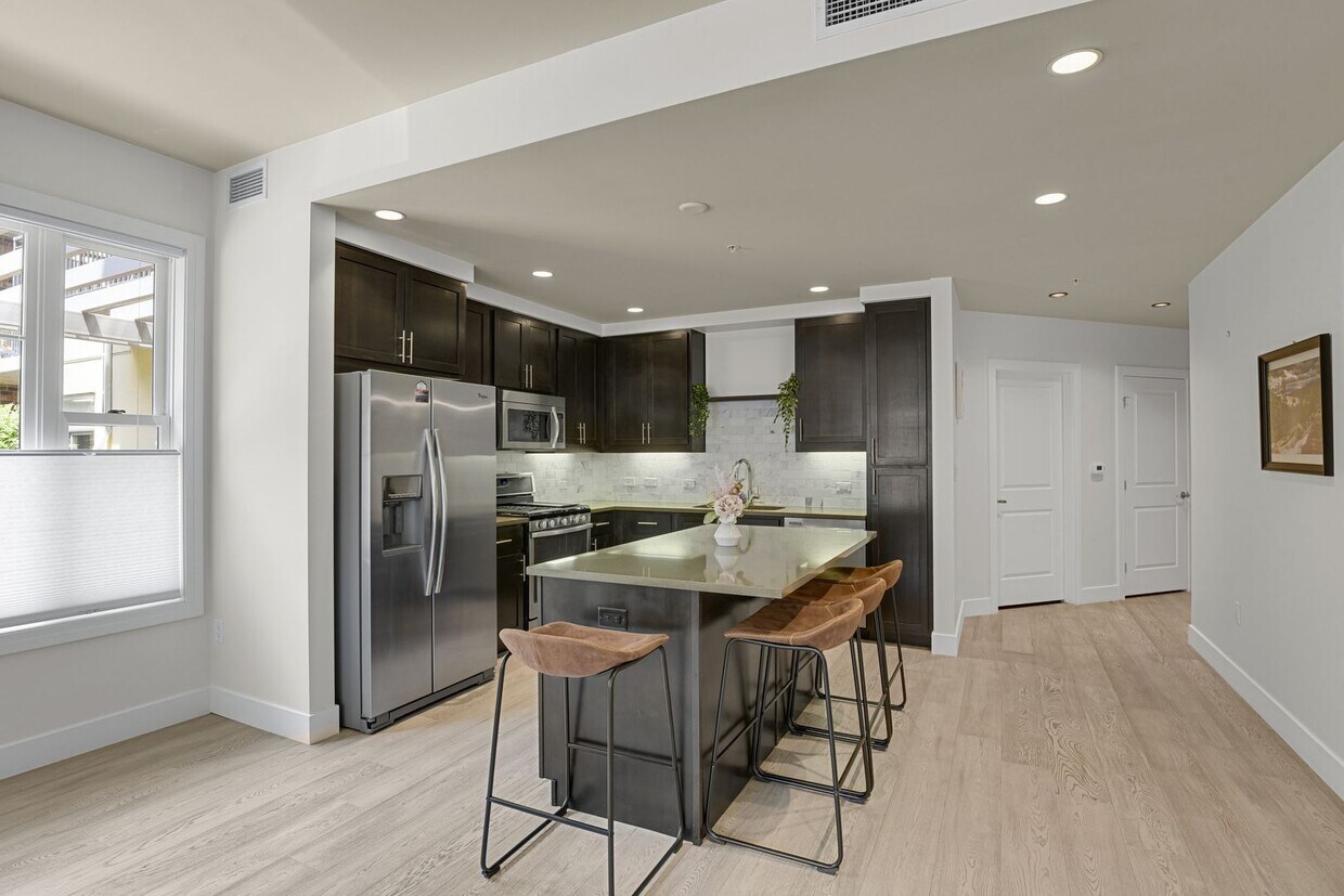 Foto principal - Modern First-Floor Condo at the Peloton - ...