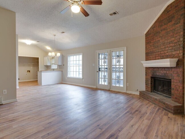Building Photo - 3 br, 2 bath House - 4325 Bear Creek