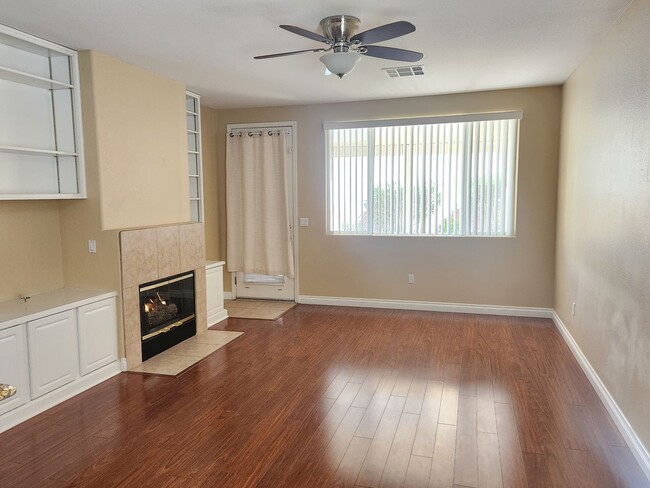 Foto del edificio - Former model home! Single Story - 3 bed, 2...