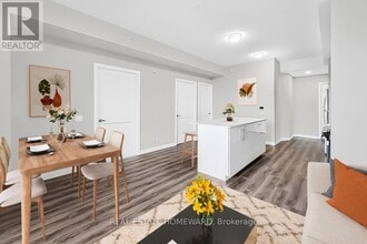 Building Photo - 15 Queen St S