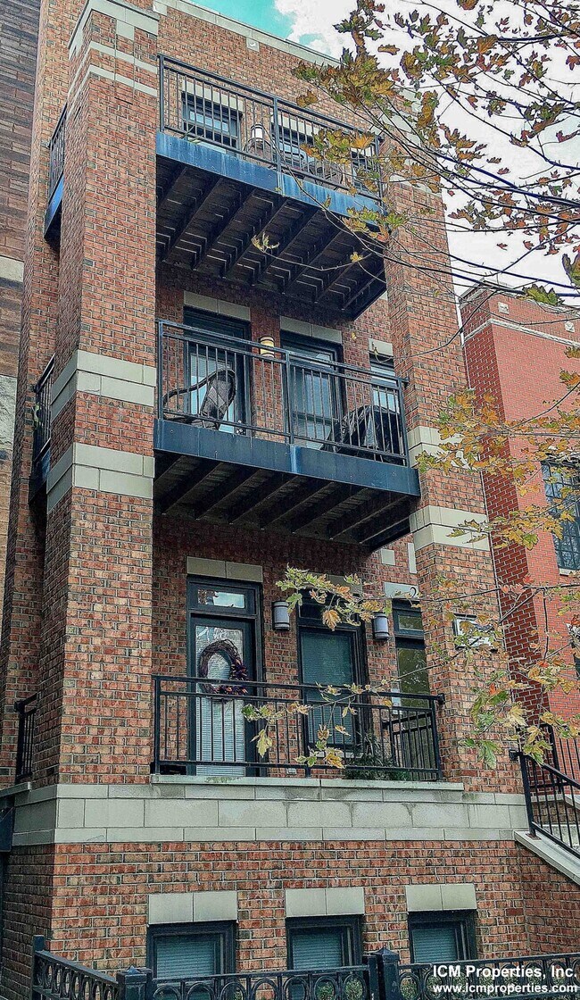 Foto del edificio - 2334 N Greenview Ave