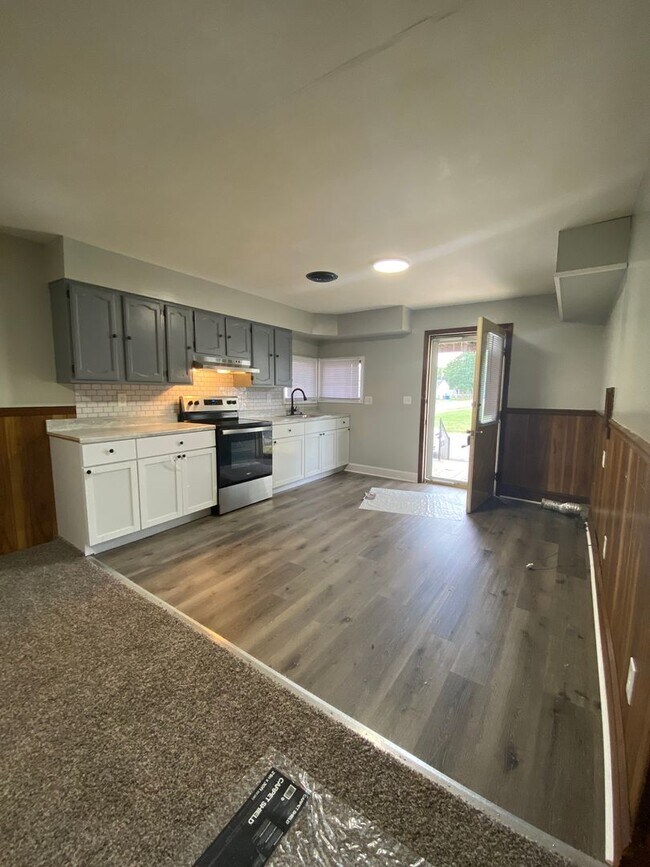 Building Photo - 161 Hollingsworth Manor