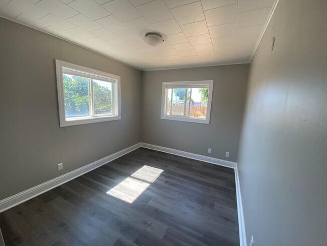 Foto del edificio - 3 Bed 1.5 bath home in Prineville