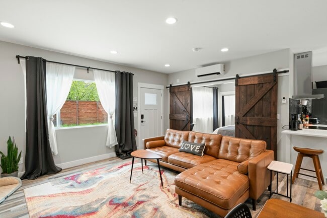 Building Photo - 823 S 900 E