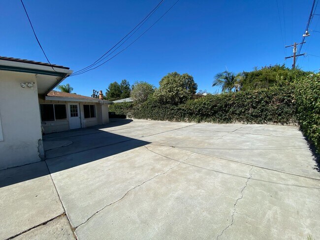 Foto del edificio - 5754 Dorothy Dr
