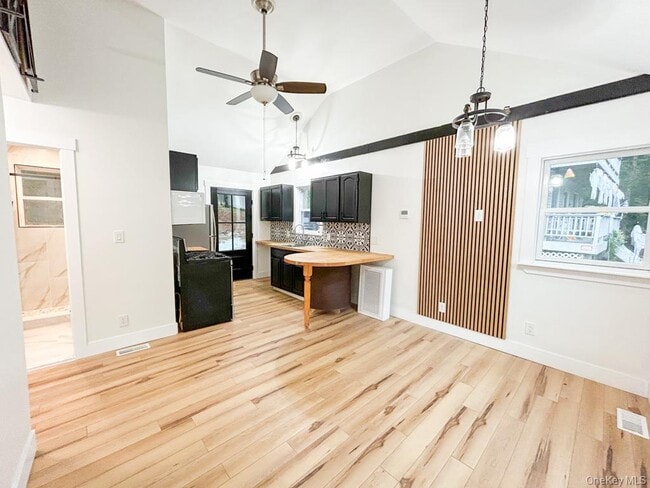 Building Photo - 765 Meadow Rd