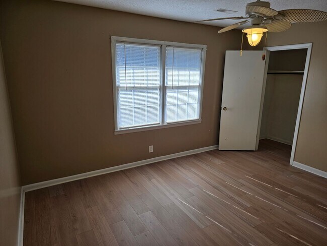 Foto del edificio - 2 bedroom 1.5 bath condo now available for rent in Dalton, Ga