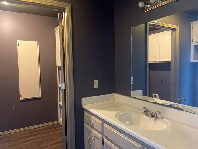 Foto del edificio - 317 W 16th Ct