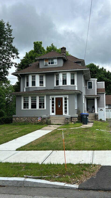 Primary Photo - 647 E Main St