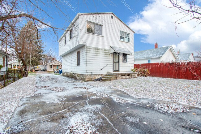 Foto del edificio - 727 Vermilya Ave