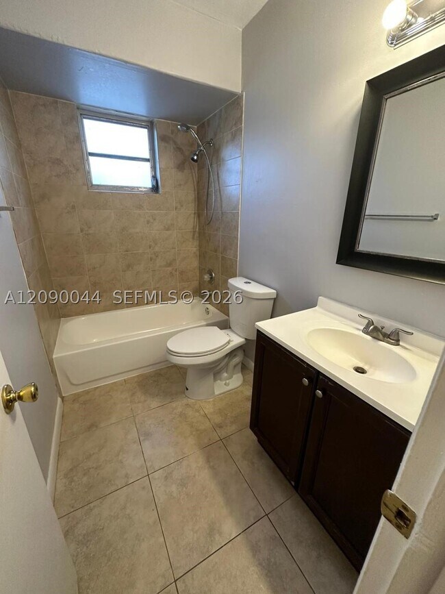 Building Photo - 17300 SW 94th Ave