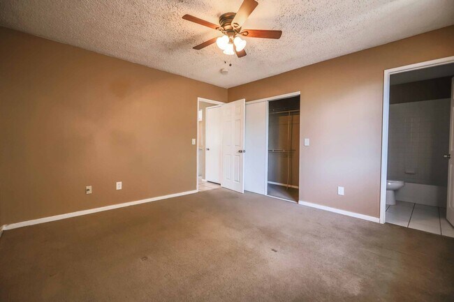 Building Photo - 3 BEDROOM HOUSE FOR RENT!!