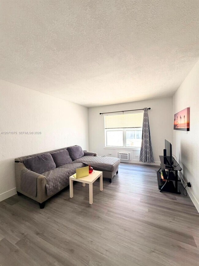 Foto del edificio - 7334 Harding Ave