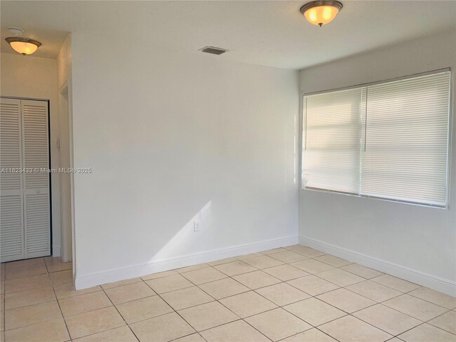 Building Photo - 701 NE 86th St