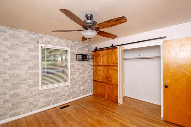 Building Photo - 3813 Hillside Dr