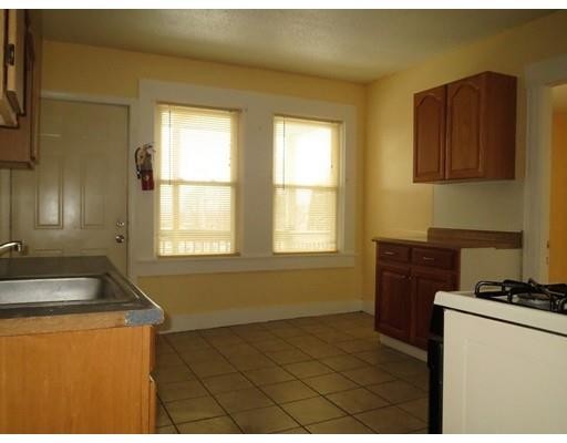 Building Photo - 4 Burton St