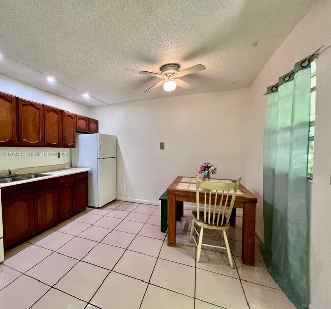 Foto del edificio - 274 SW 9th St