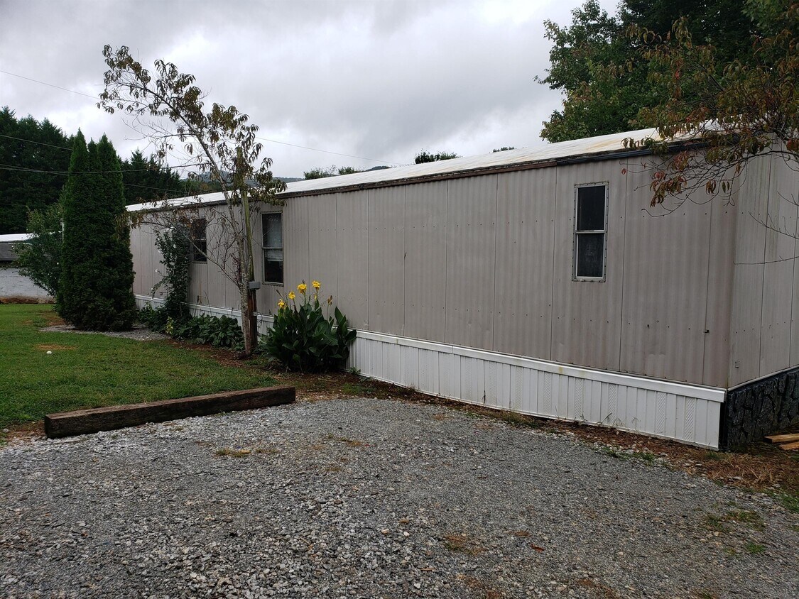 305 Iotla Valley Park Rd, Franklin, NC 28734 House Rental in Franklin