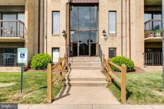 Building Photo - 7598 Gales Ct