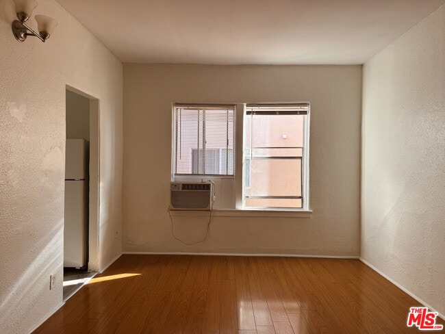 Foto del edificio - 920 S Hobart Blvd