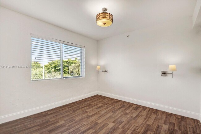 Foto del edificio - 542 NW 8th St