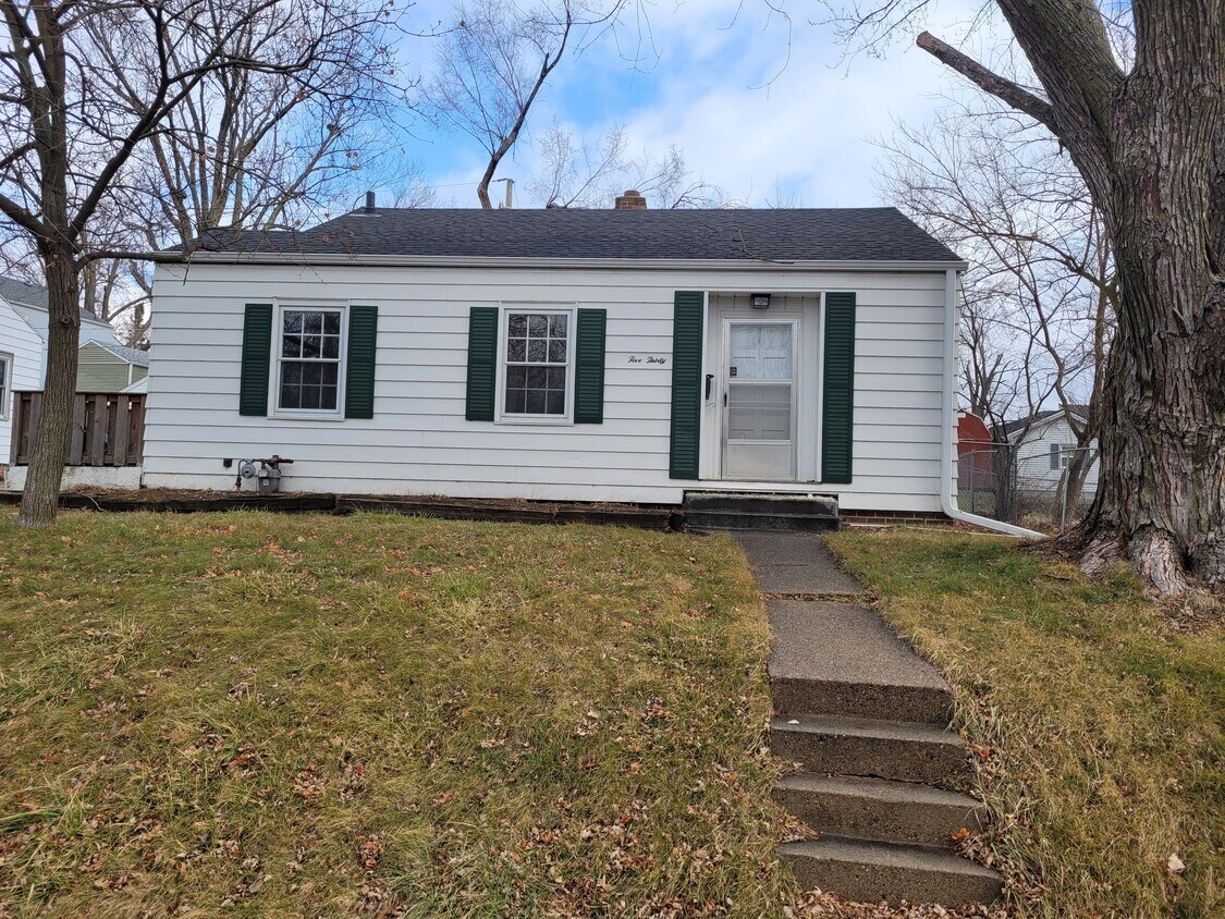 Primary Photo - 530 W 10th St N