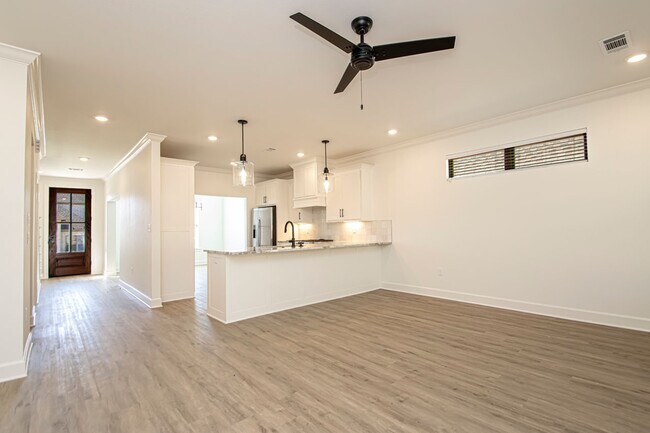 Building Photo - 300 Kanis Ridge Dr
