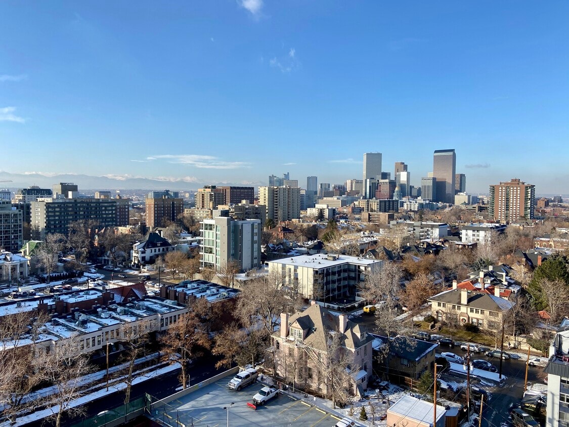 City view from balcony - 800 N Pearl St