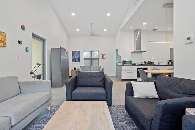 Foto del edificio - 112 S J St