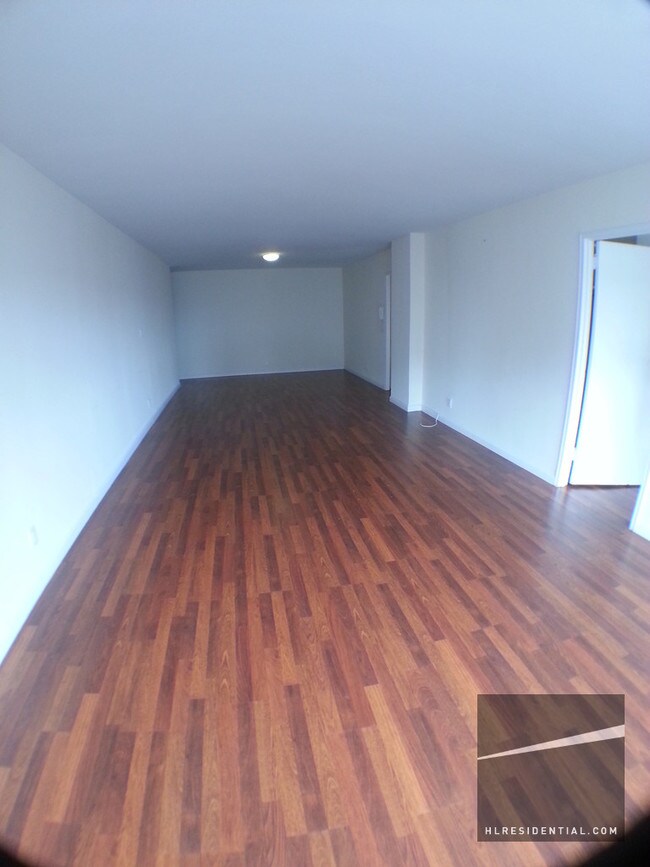 Foto del edificio - 10420 Queens Blvd