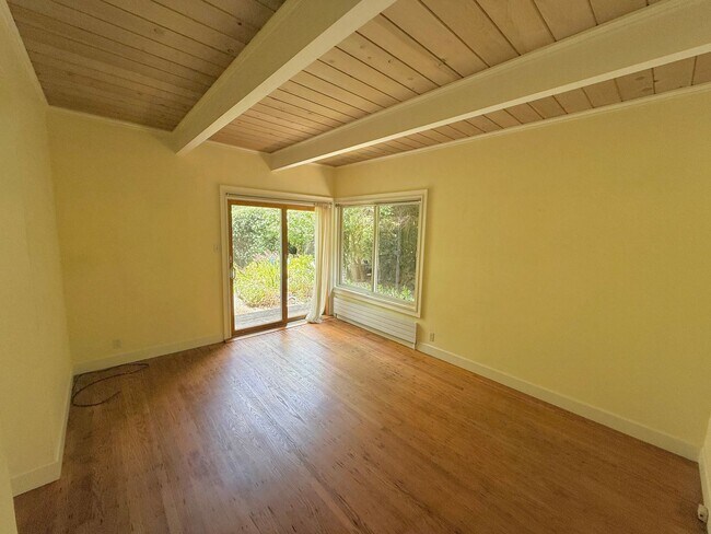 Foto del edificio - 504 Barone Ln