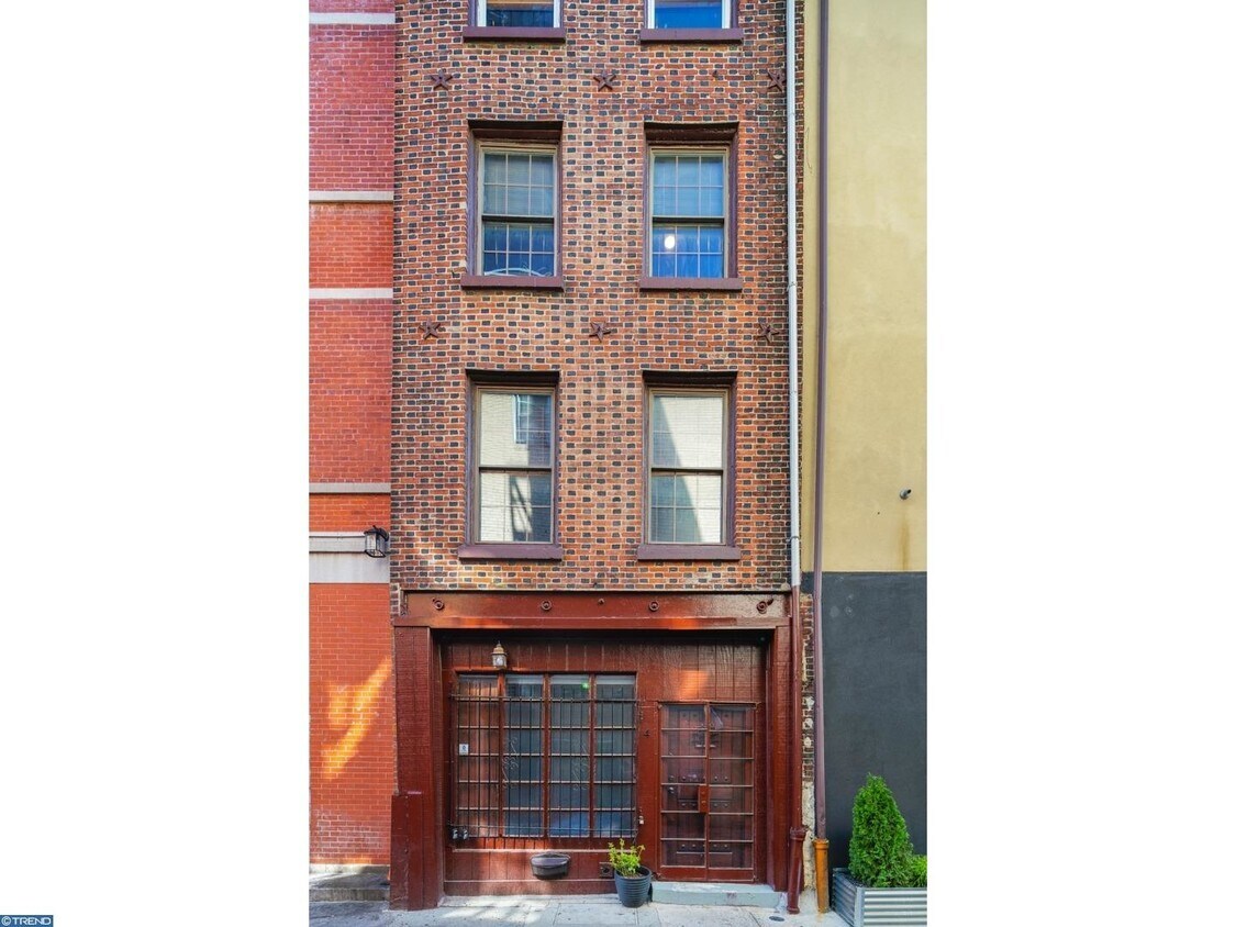 Primary Photo - 4 S Strawberry St